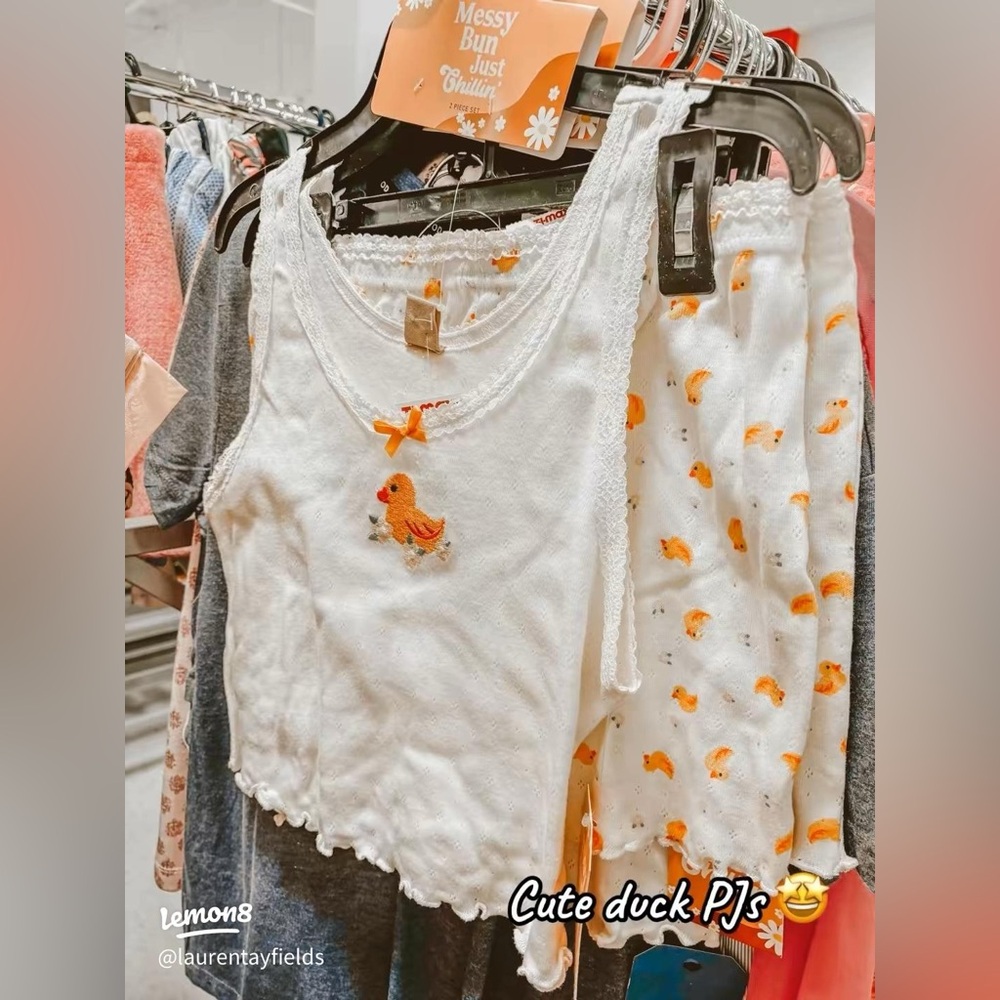 Rare Messy Bun Just Chillin Duck PJ Set 🦆💛 Size Small